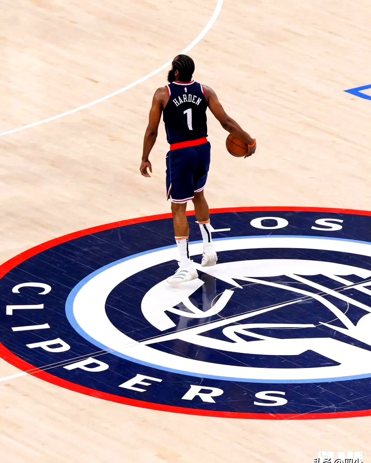 包含快船观众热烈欢呼！，蒂姆迎来二十赛季出色发挥比赛高潮迭起的词条-jiuyou