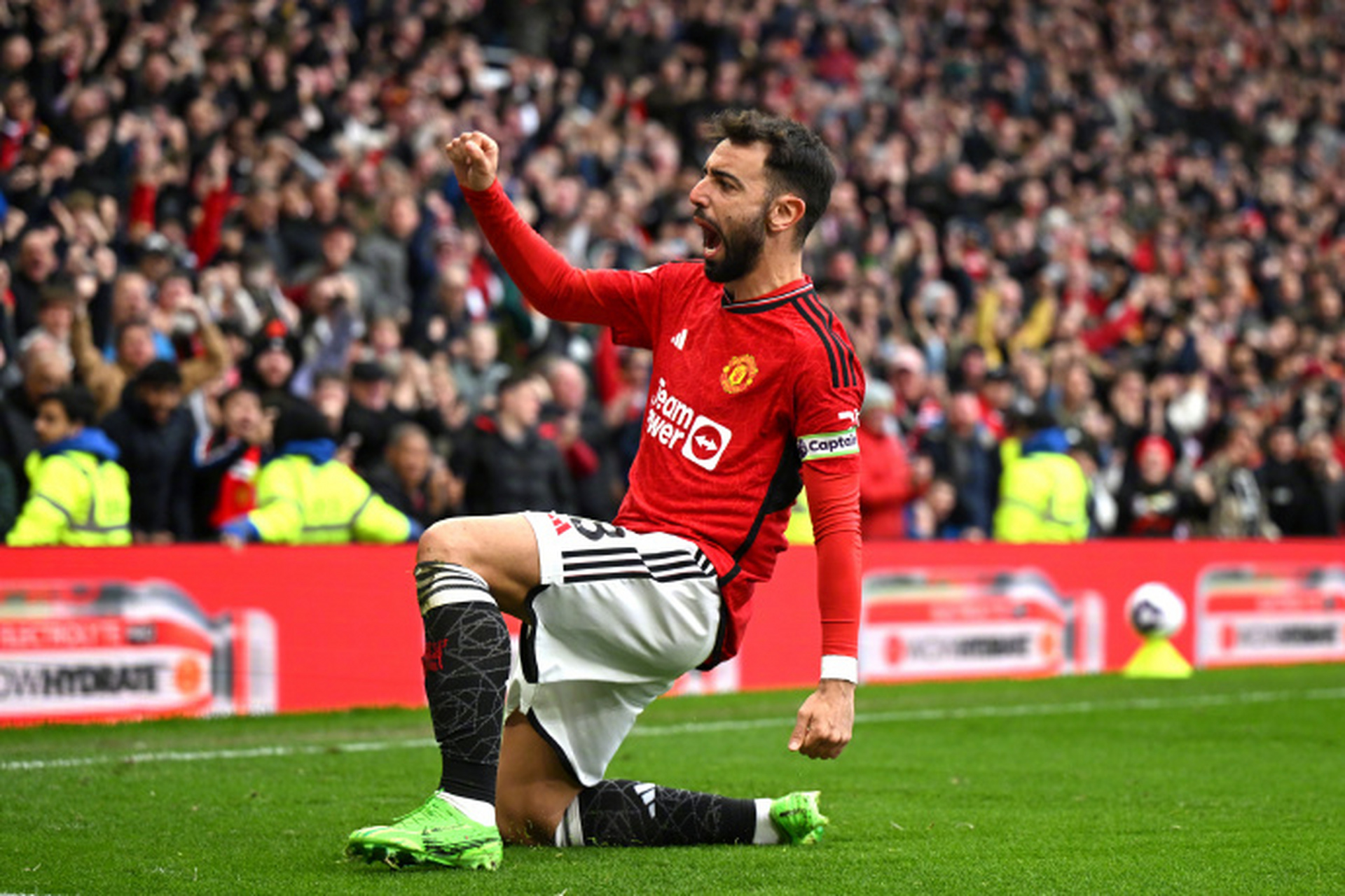 包含那不勒斯迎英超关键赛，集结日临场应变，赛场秩序良好，资深球员宣示担当的词条